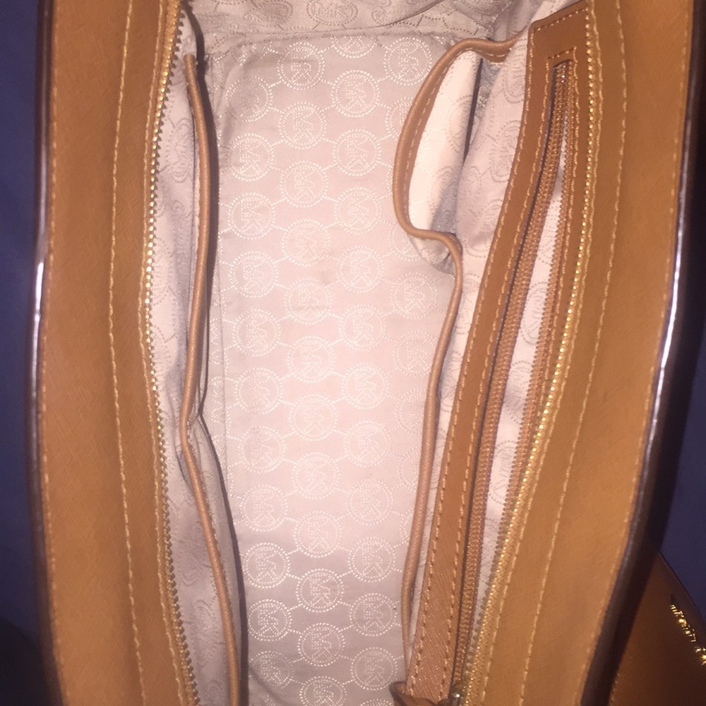 Purse!! - Picture 4 of 8